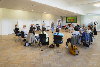 Er wordt een NLP opleiding gegeven aan een groep studenten